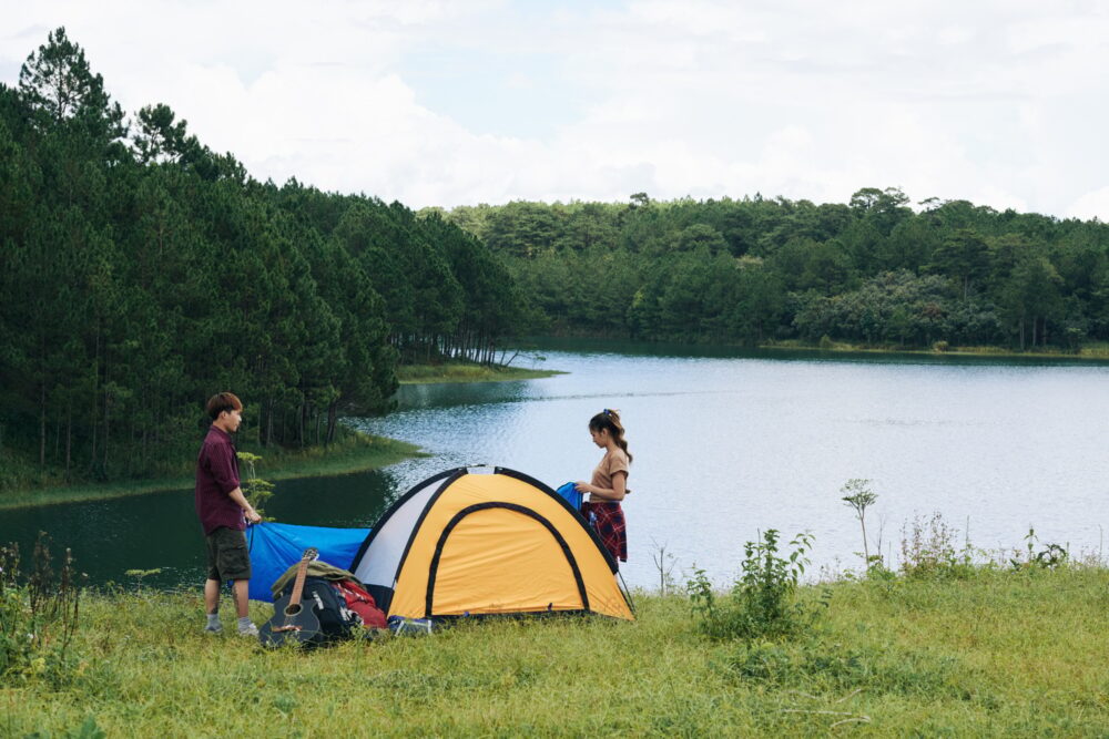 Setting tent