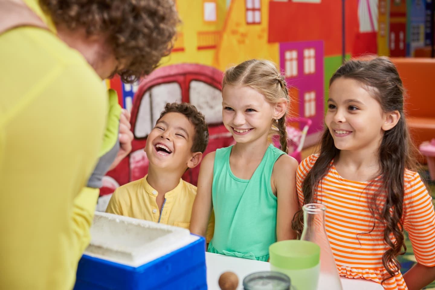 chemical-experiment-on-kids-birthday-party-Z2SFYTP