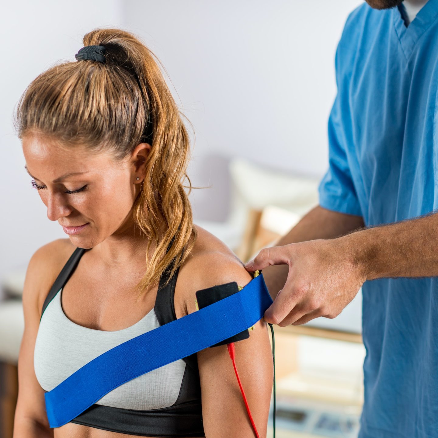 Electrical stimulation in physical therapy. Therapist positionin
