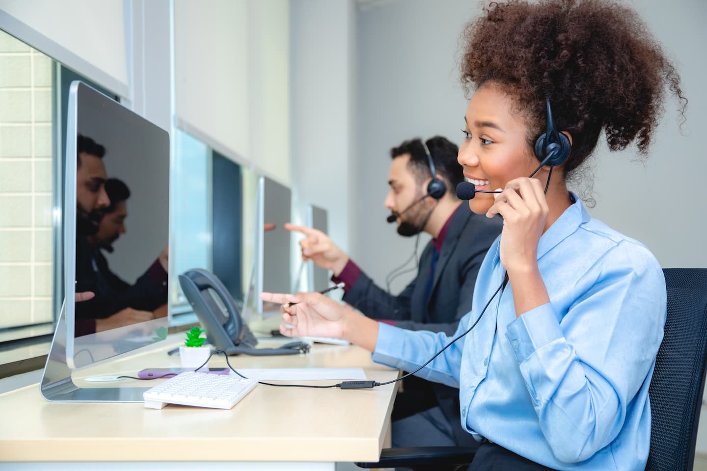 customer-service-call-center-or-telemarketing-tea-PKDULTM