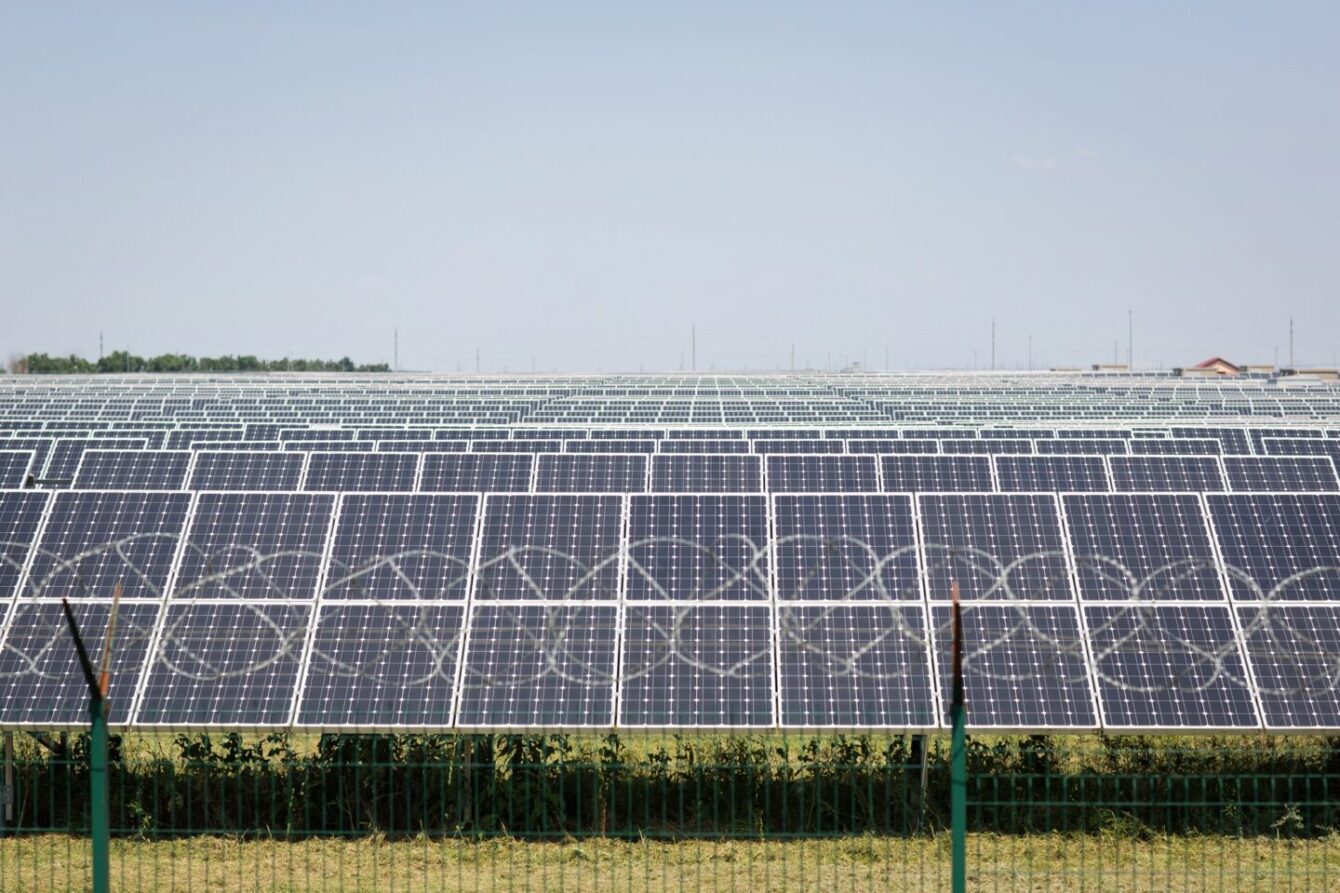 Power plant using renewable solar alternative energy